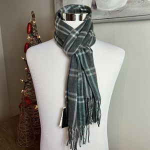 NWT Steve Madden‎ Mid Weight Cozy Muffler Scarf with Fringe Gray Blue Pink Plaid